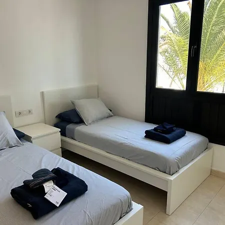 B16 Caleton Blanco * بويرتو ذيل كارمين