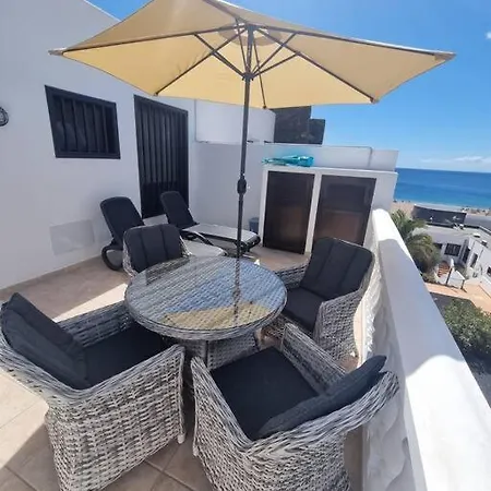 B16 Caleton Blanco * Puerto del Carmen (Lanzarote)