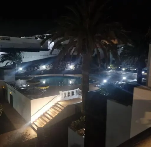 B16 Caleton Blanco بويرتو ذيل كارمين