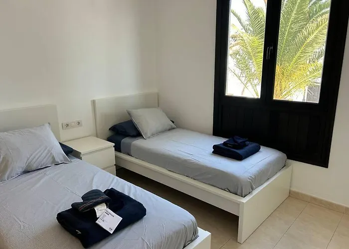 B16 Caleton Blanco * بويرتو ذيل كارمين